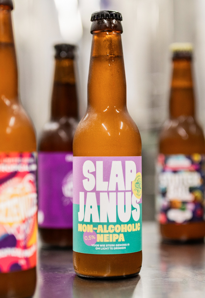 Afbeelding van bierfles Slapjanus Non-Alcoholic NEIPA van Dorpsbrouwerij Uzzewuzze